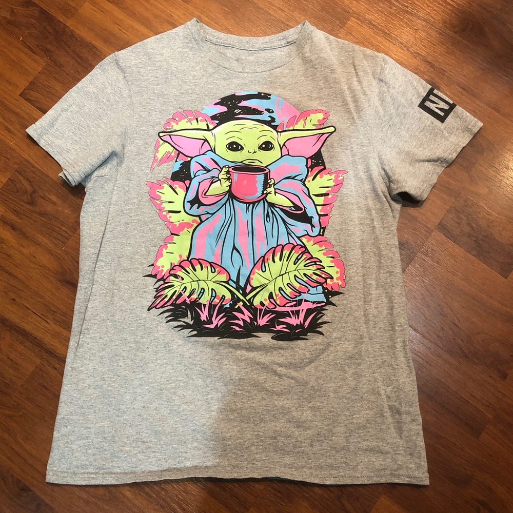 Star Wars Grogu Drinking Coffee Tee Shirt. sm/child. Great used condition
